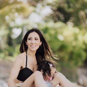 Exclusif - Fabienne Carat et sa fille Céleste profitent d'une journée à la plage sur l'île de la Réunion où Fabienne tourne un épisode de la série "Section de Recherches" le 8 juin 2023. (interview possible) © Jules Legros / Bestimage