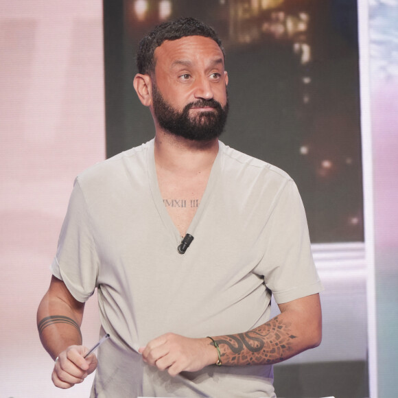 Exclusif - Cyril Hanouna - Sur le plateau de l'émission "Face à Hanouna" diffusée le 10 février 2024 sur C8 . Le 8 février 2024. © Jack Tribeca / Bestimage 