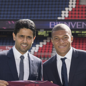 Kylian Mbappé lui a annoncé son départ le 8 février dernier
 
Kylian Mbappé et le prince Nasser Al-Khelaïfi (président du PSG) lors de la présentation officielle de Kylian Mbappé au PSG (Paris-Saint-Germain) au Parc des Princes à Paris, le 6 septembre 2017. © Pierre Perusseau/Bestimage