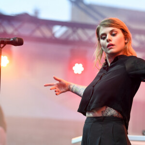 Coeur de Pirate en concert lors du 67e festival "Nuits du Sud", place du Grand Jardin, à Vence. Le 2 août 2019. © Lionel Urman / Bestimage