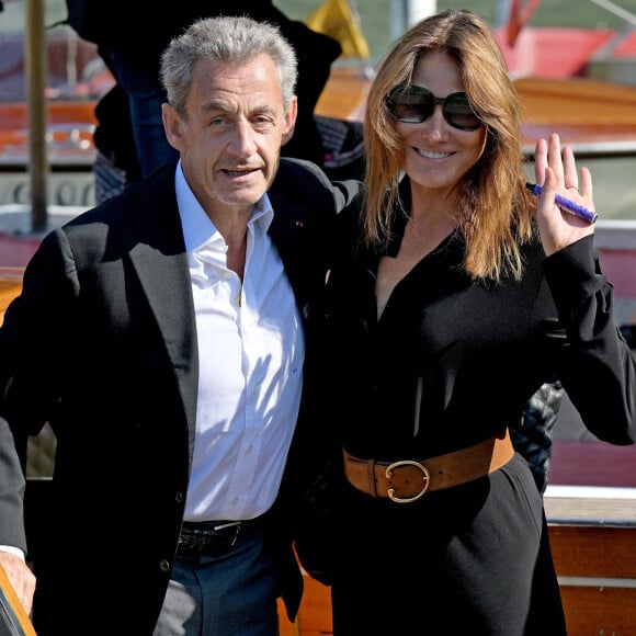 Nicolas Sarkozy et Carla Bruni-Sarkozy arrivent à l'aéroport de Venise-Marco Polo et prennent un bateau-taxi lors du 80e festival international du film de Venise, La Mostra, à Venise, le 2 septembre 2023. © ANSA/ZUMA Press/Bestimage