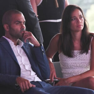 Alizé Lim s'éclate loin de Tony Parker
 
Tony Parker et sa compagne Alizé Lim - Tony Parker devient l'ambassadeur des courses hippiques en France et lance une série sur la chaine Equidia à l'Hippodrome ParisLongchamp. © Coadic Guirec / Bestimage