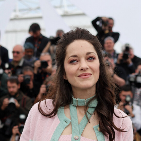 Marion Cotillard au photocall de "Little Girl Blue" lors du 76ème Festival International du Film de Cannes, le 21 mai 2023. © Jacovides / Moreau / Bestimage