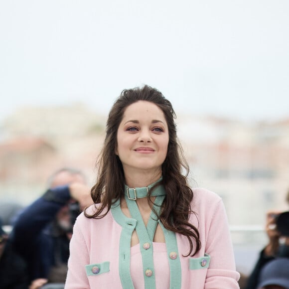 Marion Cotillard au photocall de "Little Girl Blue" lors du 76ème Festival International du Film de Cannes, le 21 mai 2023. © Jacovides / Moreau / Bestimage