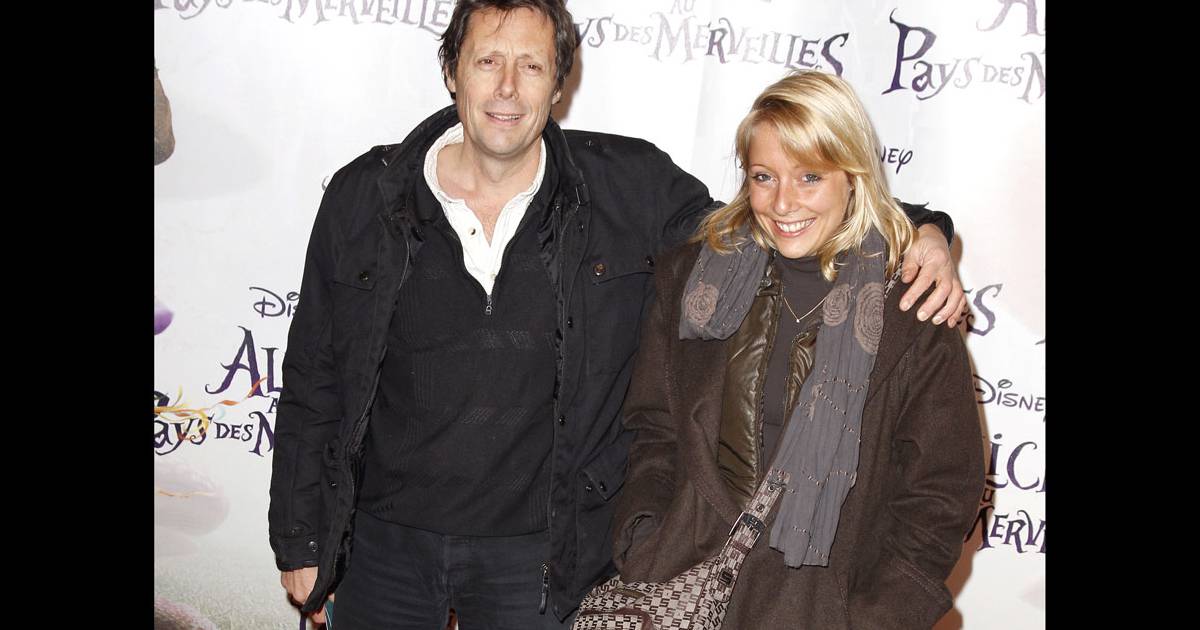 Antoine De Maximy Et Sa Fille Antoine de Maximy lors de la première d'Alice au pays des merveilles à