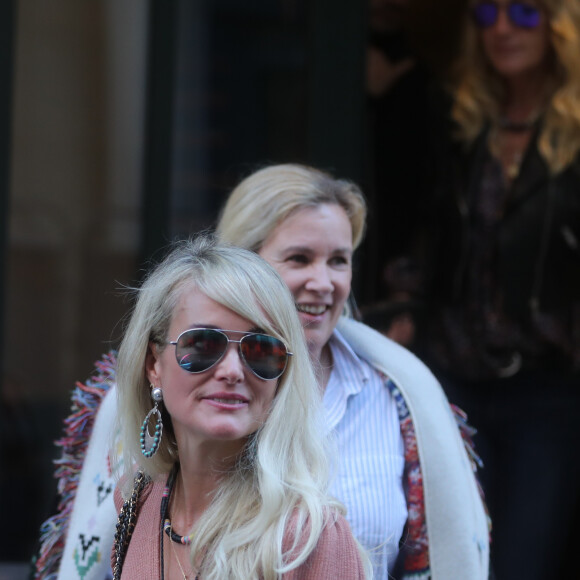 Laeticia Hallyday, Sébastien Farran, Isabelle Camus ont déjeuné ensemble au restaurant Joia de Hélène Darroze à Paris. Le 8 octobre 2018