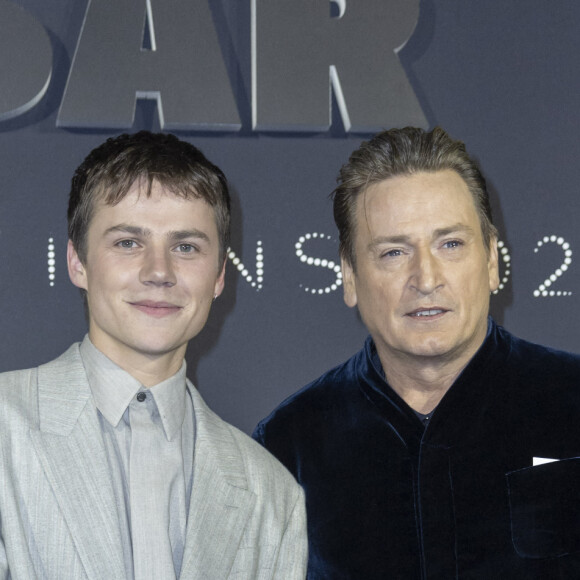 Félix Lefebvre (habillé en Dior) et Benoît Magimel au photocall du dîner César Révélations 2024 à L'Élysée Montmartre à Paris le 15 janvier 2024. © Olivier Borde / Bestimage