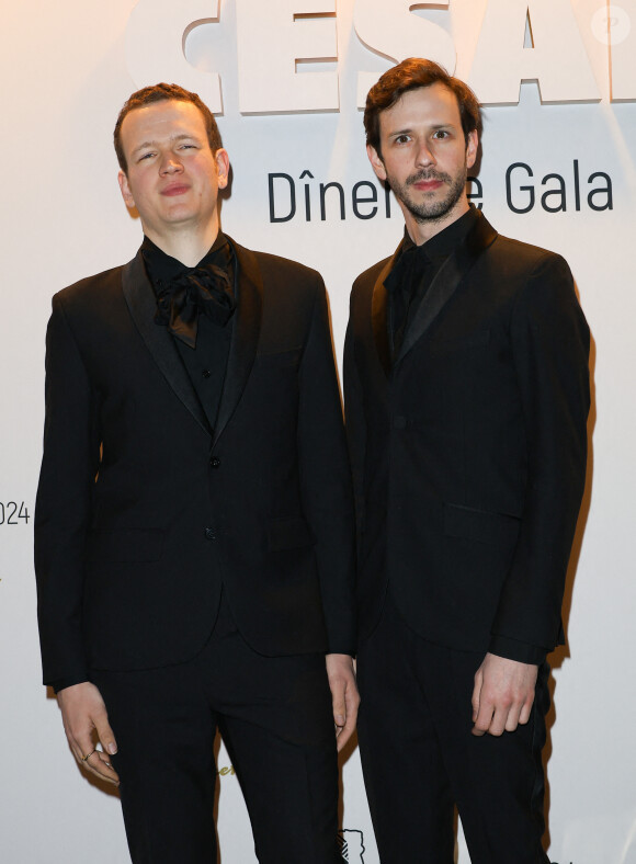 Noé Boon et Richard Sears - Photocall de la 49ème édition de la cérémonie des César au Fouquet's à Paris Le 23 fevrier 2024 © Coadic Guirec / Bestimage