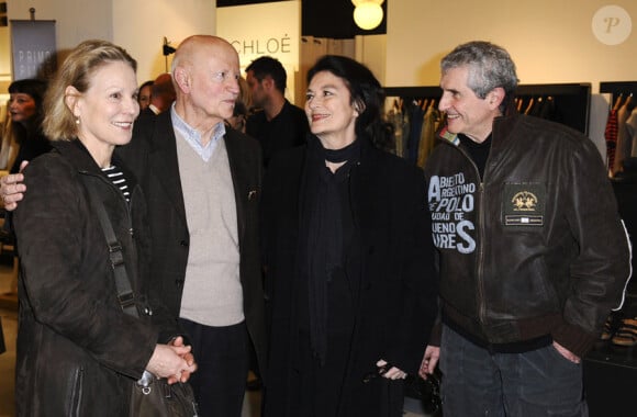Marthe Keller, Gilles Jacob, Anouk Aimée et Claude Lelouch lors de l'inauguration de l'expostion au Bon Marché consacrée au Livre d'or de Gilles Jacob le 15 mars 2010