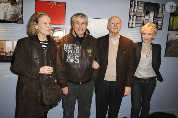 Marthe Keller, Claude Lelouch, Gilles Jacob et Tonie Marshall lors de l'inauguration de l'expostion au Bon Marché consacrée au Livre d'or de Gilles Jacob le 15 mars 2010
