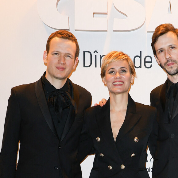 Noé Boon, Judith Godrèche et Richard Sears - Photocall de la 49ème édition de la cérémonie des César au Fouquet's à Paris Le 23 fevrier 2024 © Coadic Guirec / Bestimage