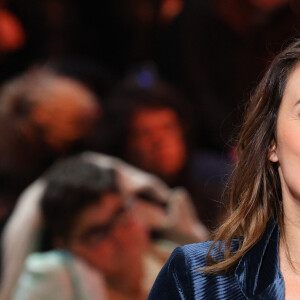 Julia Vignali - Les personnalités se mobilisent lors de la 37ème édition du Téléthon sur le plateau de France 2, avec pour parrain Vianney. © Coadic Guirec / Bestimage