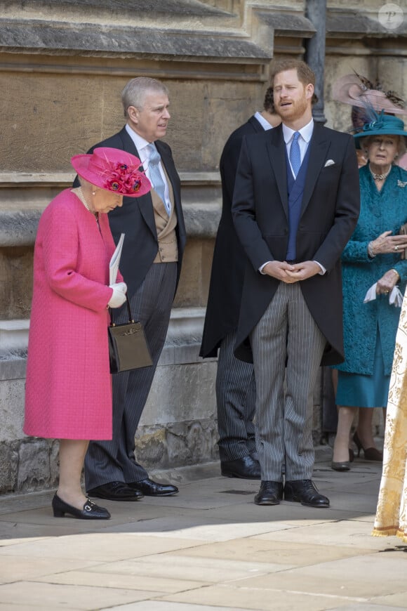 Dont la reine Elizabeth II et le prince Philip dont elle était très proche. 
La reine Elisabeth II d'Angleterre, le prince Andrew, le prince Harry - Mariage de Lady Gabriella Windsor avec Thomas Kingston dans la chapelle Saint-Georges du château de Windsor le 18 mai 2019. 