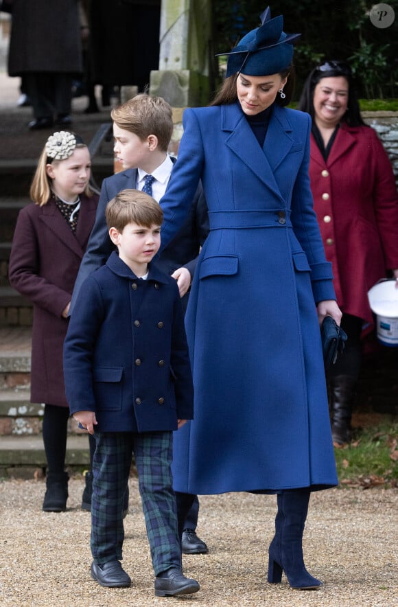 Kate Middleton, le prince George de Galles et le prince Louis de Galles - La famille royale britannique lors de la messe du matin de Noël en l'église St-Mary Magdalene à Sandringham, le 25 décembre 2023.