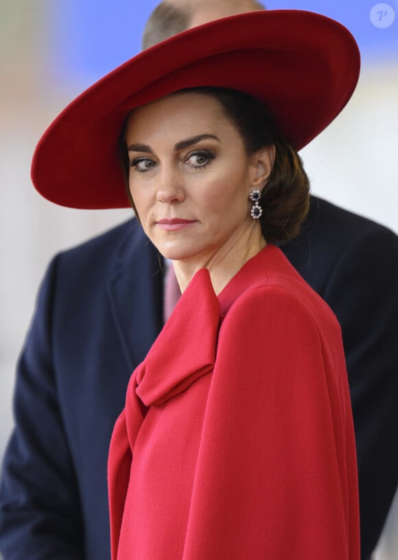 De nombreuses rumeurs circulent à propos de l'état de santé de Kate Middleton depuis quelques heures.
Catherine (Kate) Middleton, princesse de Galles - Cérémonie de bienvenue du président de la Corée du Sud et de sa femme à Horse Guards Parade à Londres.