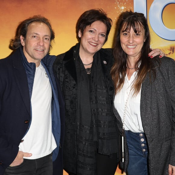 Philippe Candeloro et sa femme Olivia avec Gwenaëlle Noury (présidente de la Fédération française des sports de glace) - Première parisienne du spectacle "Aurore" à l'occasion des 80 ans d'Holiday on Ice au Dôme de Paris le 29 février 2024. © Coadic Guirec/bestimage