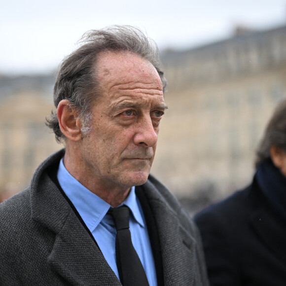 "Je suis un homme normal. Je me déplace à scooter, je vais dans les cafés, je parle avec tout le monde... (...) Je refuse juste les selfies, car je trouve ça irrespectueux pour les gens"
Vincent Lindon © Eliot Blondet/Pool/Bestimage