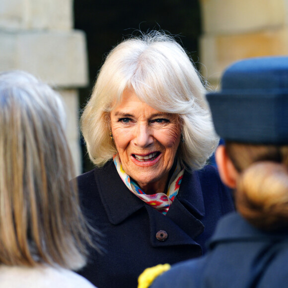 La reine Camilla visite la chapelle Saint-Michel alors qu'elle célèbre des engagements célébrant le 850e anniversaire de la Fondation Saint-Jean à Bath, Somerset, Royaume-Uni le 1er février 2024. 