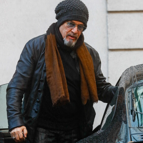 Florent Pagny arrive pour l'enregistrement de l'émission "Vivement Dimanche", présentée par M.Drucker et diffusée sur France 3 le 26 novembre, au Studio Gabriel à Paris, France, le 14 novembre 2023. © Christophe Clovis/Bestimage