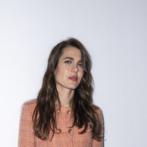 Elle avait choisi pourtant une tenue très simple. 
Charlotte Casiraghi - Photocall du défilé de mode Femmes prêt-à-porter automne-hiver 2024/2025 "Chanel" lors de la fashion week de Paris le 5 mars 2024. © Olivier Borde / Bestimage 