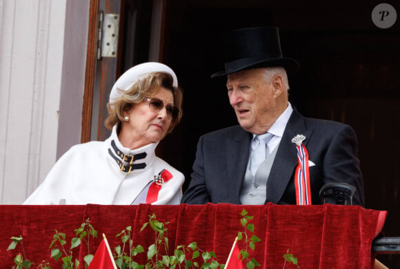 La reine Sonja de Norvège, le roi Harald V de Norvège lors de la fête nationale norvégienne au Skaugum Manor à Asker, le 17 mai 2023. 