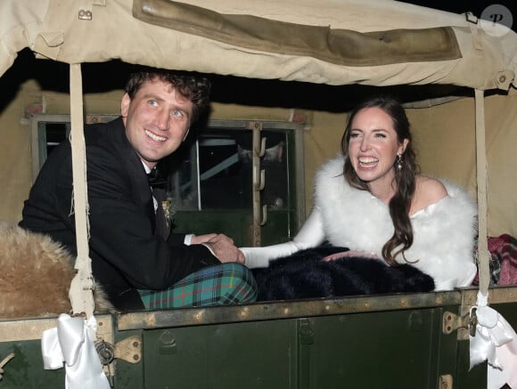 Et s'était rendu à son mariage. 
Le prince William, prince de Galles, assiste au mariage de son premier grand amour Rose Farquhar avec George Gemmell à Tetbury dans le Gloucestershire le 18 décembre 2022. 