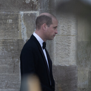 Le prince William, prince de Galles, assiste au mariage de son premier grand amour Rose Farquhar avec George Gemmell à Tetbury dans le Gloucestershire le 18 décembre 2022. 