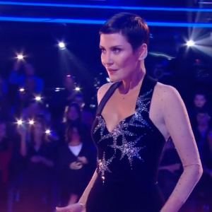 Elle a eu l'opportunité de se sauver face à Cristina Cordula.
Cristina Cordula émue dans DALS, TF1.