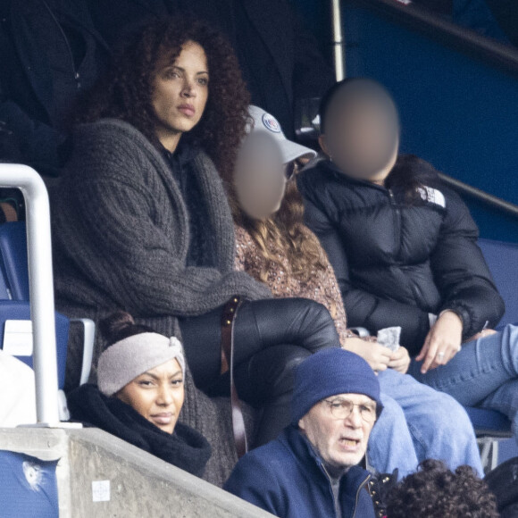 Noémie Lenoir - Personnalités dans les tribunes du match de football en ligue 1 Uber Eats PSG / Reims au Parc des Princes à Paris le 10 mars 2024.