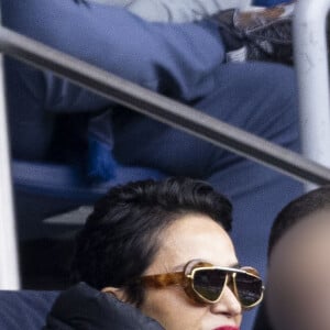 Farida Khelfa - Personnalités dans les tribunes du match de football en ligue 1 Uber Eats PSG / Reims au Parc des Princes à Paris le 10 mars 2024.