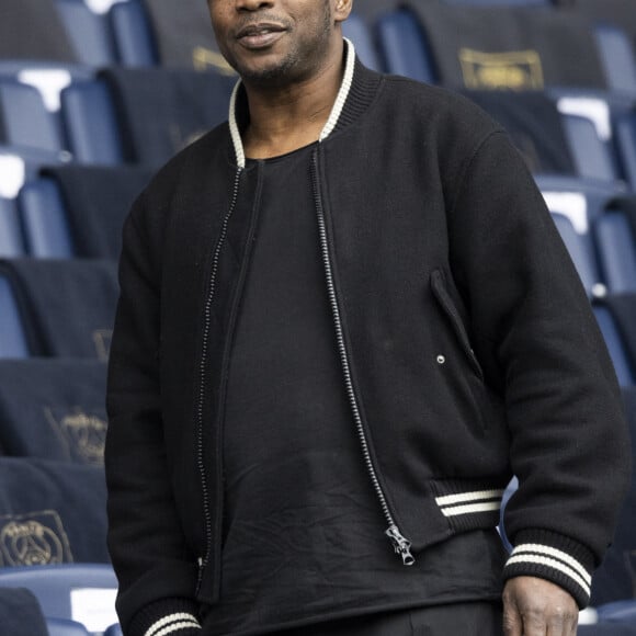 MC Solaar - Personnalités dans les tribunes du match de football en ligue 1 Uber Eats PSG / Reims au Parc des Princes à Paris le 10 mars 2024.