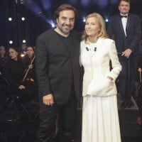 PHOTOS Claire Chazal ultra élégante en total look blanc pour célébrer Edith Piaf avec Chimène Badi, Zaz et Olivia Ruiz