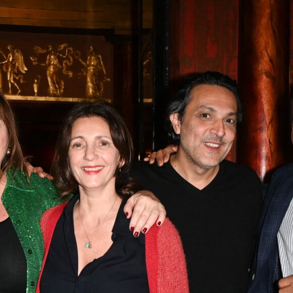 Exclusif - François Feroleto, Michèle Bernier, Valérie Karsenti, Olivier Sitruk et Pascal Légitimus - 100ème de la pièce "Je préfère qu'on reste ensemble" au Théâtre des Variétés à Paris le 12 janvier 2023. © Coadic Guirec/Bestimage 