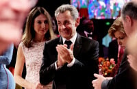 PHOTOS Carla Bruni : Nicolas Sarkozy spectateur transi d'amour pour sa femme, très envoûtante avec Gims