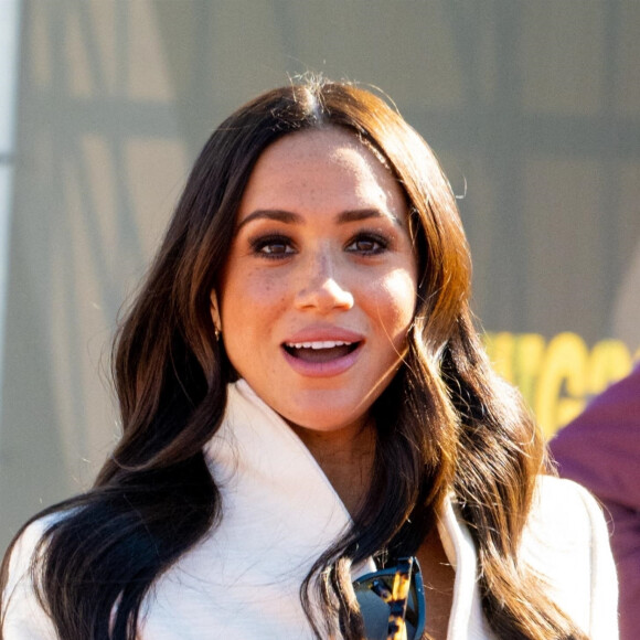 Si ses propos ont pu faire comprendre qu'il avait modifié l'environnement, il a démenti l'information
Le prince Harry et Meghan Markle assistent à la finale d'athlétisme, au deuxième jour des Invictus Games 2020 à La Haye, le 17 avril 2022. 