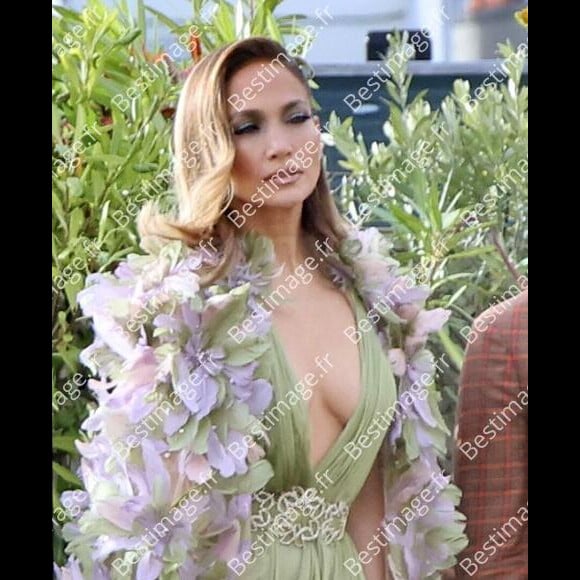 L'actrice américaine Jennifer Lopez aperçue à son hôtel à Paris, France. J-Lo est actuellement en France pour la Fashion Week de Paris 2024.