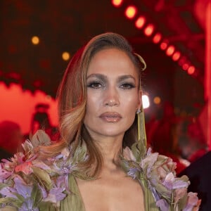 Jennifer Lopez au défilé de mode Haute-Couture printemps-été 2024 "Elie Saab" au Palais de Tokyo lors de la fashion week de Paris. le 24 janvier 2024 © Olivier Borde / Bestimage