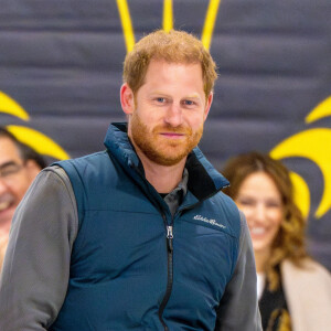 Le prince n'était cela dit pas seul puisqu'un membre de la famille Kardashian a été vu skiant à ses côtés.
Meghan Markle, duchesse de Sussex, et le prince Harry assistent au dernier jour de l'événement organisé pile un an avant les Invictus Games de Vancouver en 2025.