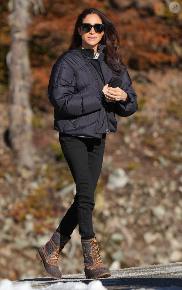 C'est sans sa dulcinée que le duc de Sussex a arpenté les pistes d'Aspen. 
Le prince Harry fait du skeleton sous les yeux de Meghan Markle lors d'une visite au camp d'entrainement des athlètes des Invictus Games 2024 à Whistler en Colombie Britannique le 15 février 2024.