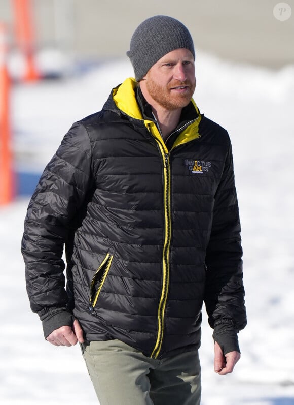 Le prince Harry fait du skeleton sous les yeux de Meghan Markle lors d'une visite au camp d'entrainement des athlètes des Invictus Games 2024 à Whistler en Colombie Britannique le 15 février 2024.