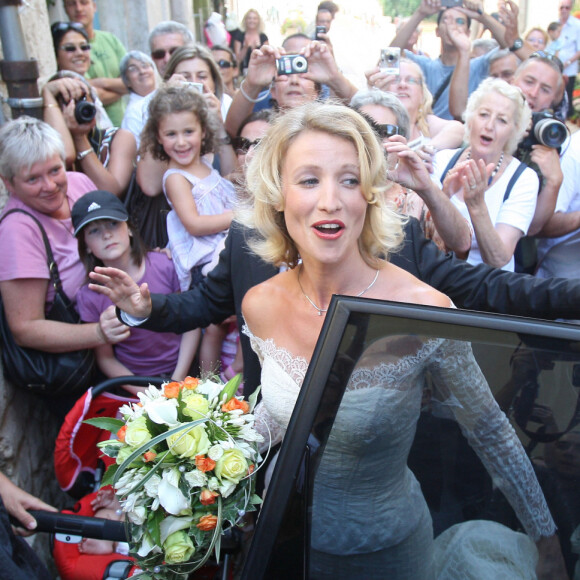 Lorsqu'ils étaient ensemble, le couple a également acquis une maison dans cette région pour leurs vacances estivales. 
Mariage de Jean Dujardin et Alexandra Lamy à Anduze dans le Gard