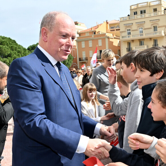 Un important dispositif de sécurité avait été mis en place par la préfecture du Haut-Rhin pour les accueillir
Le prince Albert II de Monaco fête son anniversaire (66 ans) en famille sur la Place du Palais princier de Monaco, le 14 mars 2024. © Bruno Bebert/Bestimage 