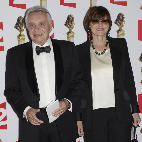 Son épouse était présente.
Michel Sardou et sa femme Anne-Marie Périer - La 26e nuit des Molières aux Folies Bergère à Paris, le 2 juin 2014. 
