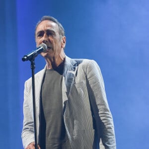 Exclusif - Alain Chamfort - Soirée du 20ème anniversaire de la chaîne Mélody TV à l'Olympia de Paris le 8 juin 2022. © Coadic Guirec - Giancarlo Gorassini/Bestimage 