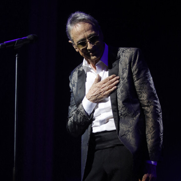 Exclusif - Alain Chamfort "Dandy Symphonique" en concert au Grand Rex à Paris. Le 23 mars 2022 © Denis Guignebourg / Bestimage 