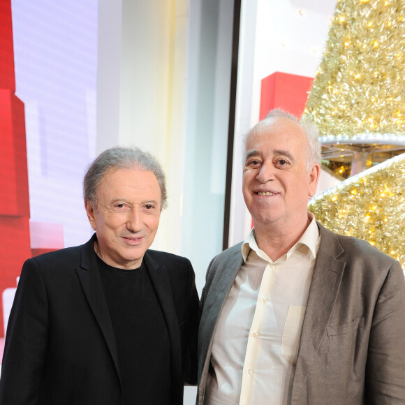 Exclusif - Michel Drucker et Sylvain Augier - Enregistrement de l'émission Vivement dimanche au studio Gabriel à Paris, le 11 novembre 2023, présentée par M.Drucker et diffusée le 3 décembre 2023 sur France 3. © Guillaume Gaffiot / Bestimage 