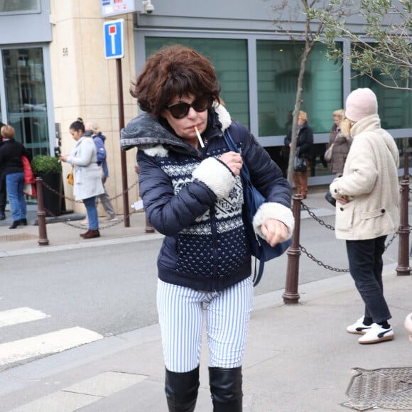 Exclusif - Isabelle Mergault à la sortie des studios RTL à Neuilly-sur-Seine, France, le 30 janvier 2024.