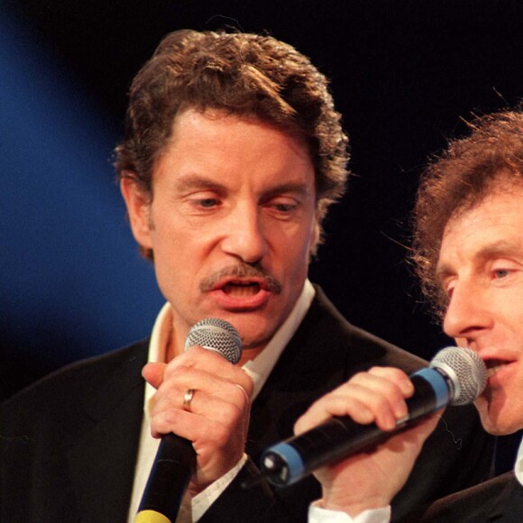 Francis Cabrel et Alain Souchon aux Victoires de la musique, à L'Olympia.