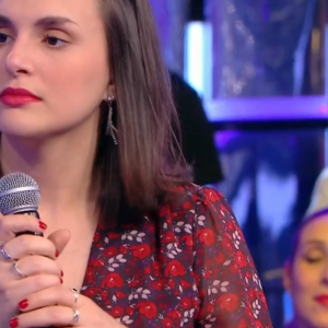 Nagui explique une règle imposée par la production face à la candidate Laura dans "N'oubliez pas les paroles", sur France 2 le 21 mars 2024.