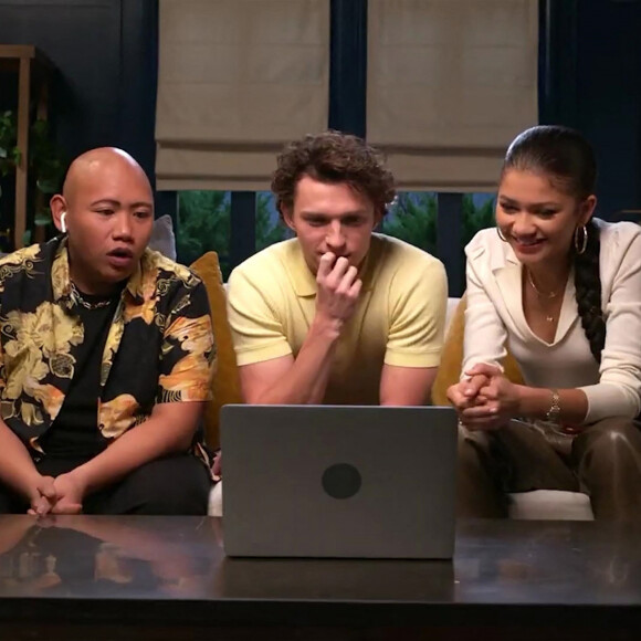 Tom Holland, Zendaya et Jacob Batalon regardent ensemble la bande annonce de leur film "Spider-Man: No Way Home". 